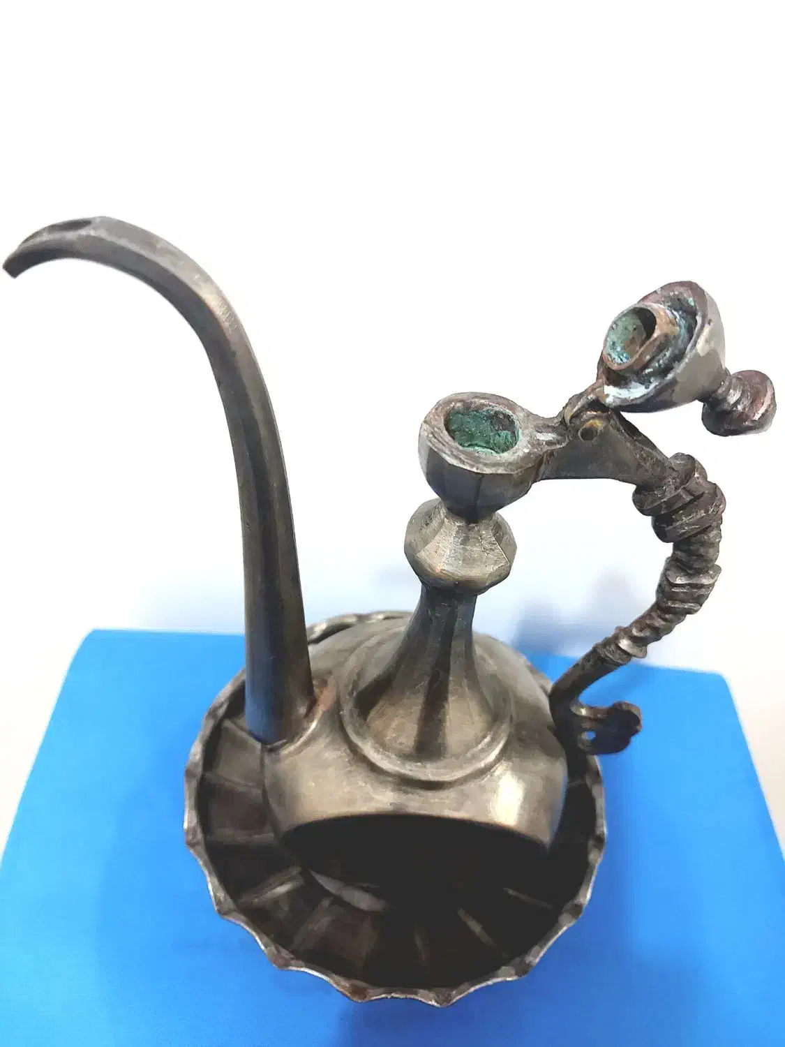 عتیقه آفتابه لگن مسی|کلکسیون اشیاء عتیقه|فومن, |دیوار