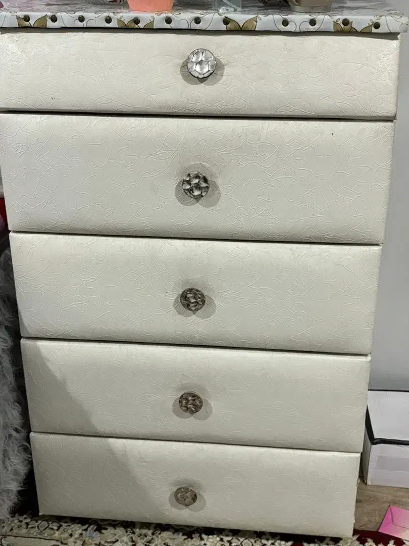 دراور سفید در حد نو|جاکفشی، کمد، دراور|خرمشهر, |دیوار