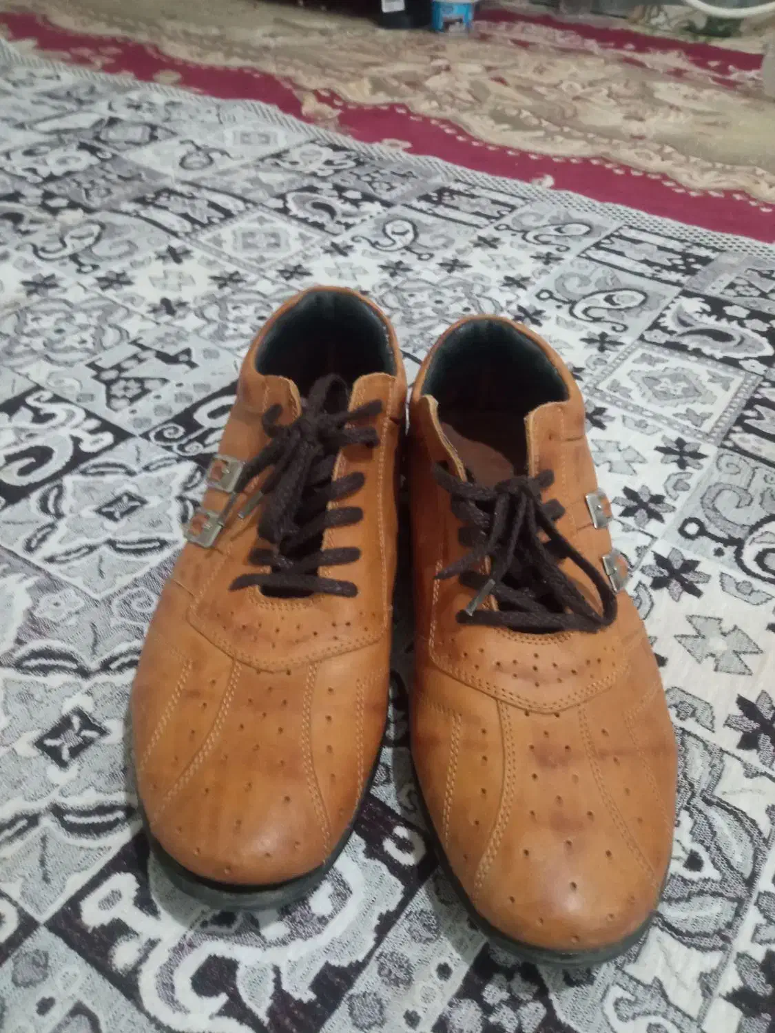 کفش درحد نو|کیف، کفش، کمربند|کلاله, |دیوار