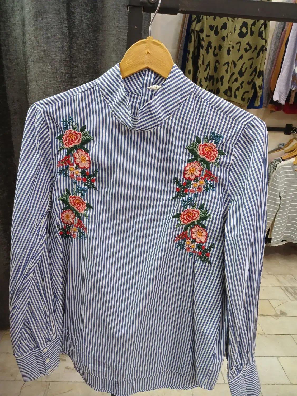 بلوز با گل دوزی زیبا|لباس|ری, دیلمان|دیوار