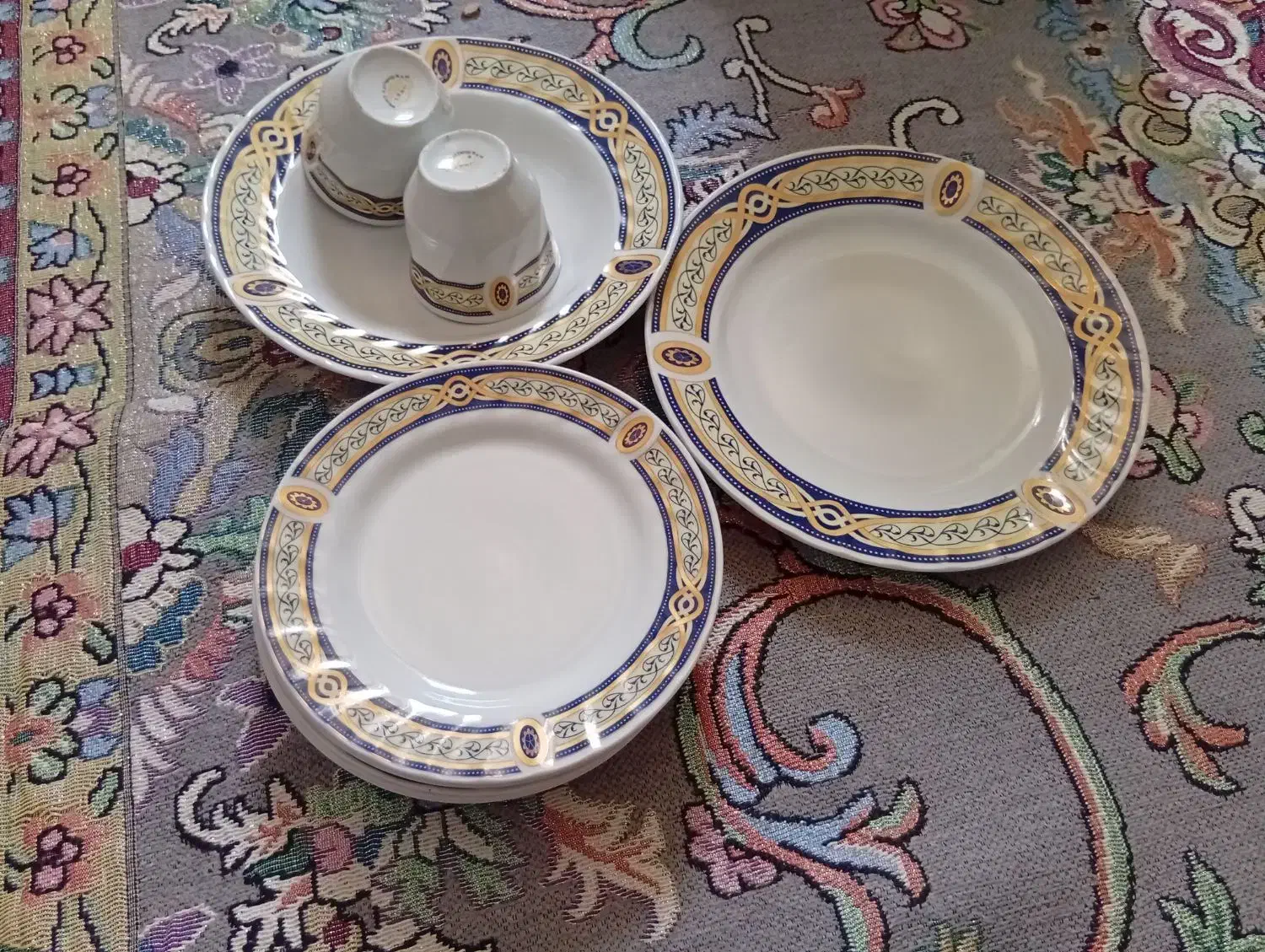 چینی و مقداری بلواری جان میوه خوری دیس|ظروف سرو و پذیرایی|اقبالیه, |دیوار