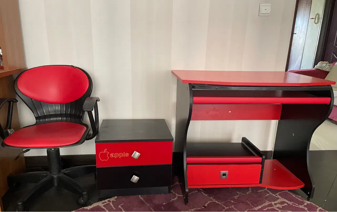 میز تحریر|میز تحریر و کامپیوتر|رودهن, |دیوار