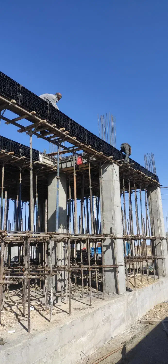 استاد کار و شاگرد ارماتور بندی|استخدام معماری، عمران و ساختمانی|انزل, |دیوار