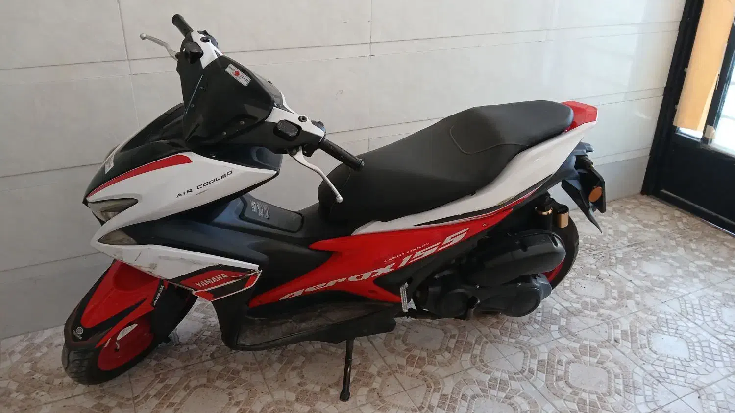 ایروکس|موتورسیکلت|فسا, |دیوار