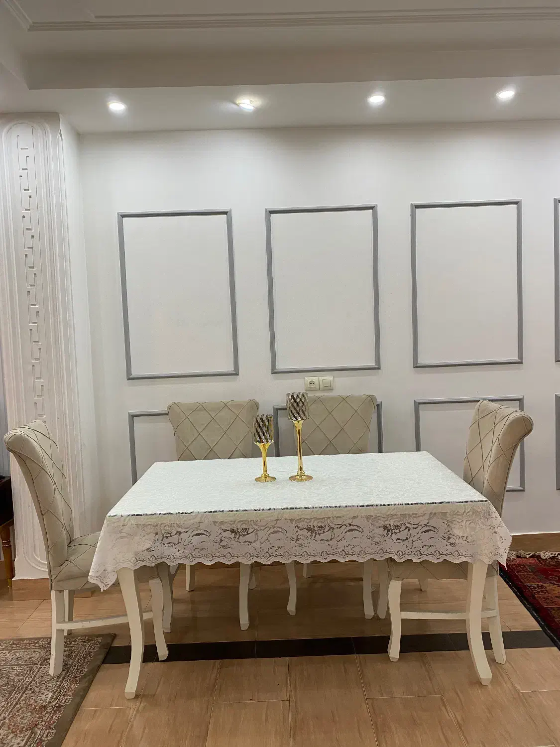 میزناهار خوری ۶نفره  ۴عدد استخونی ۲عدد بنفش|میز و صندلی غذاخوری|رشت, لاکان شهر|دیوار