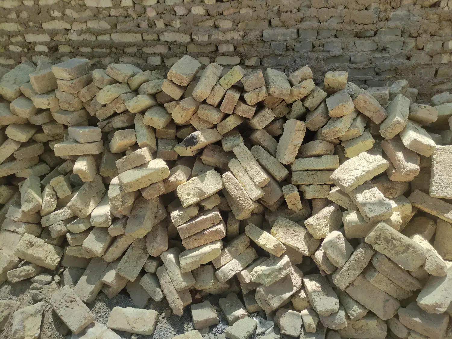 یک خاور آجر زبره قدیمی در گلدشت|مصالح و تجهیزات ساختمان|نجفآباد, گلدشت|دیوار