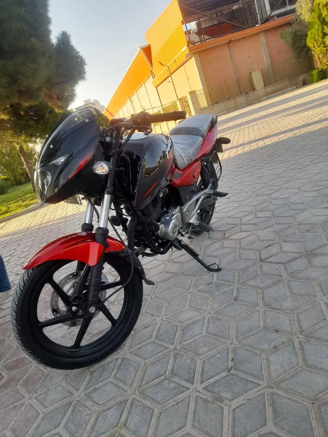 موتور فابریک در حد صفر زیر قیمت|موتورسیکلت|شاهین‌شهر, مسکن مهر|دیوار