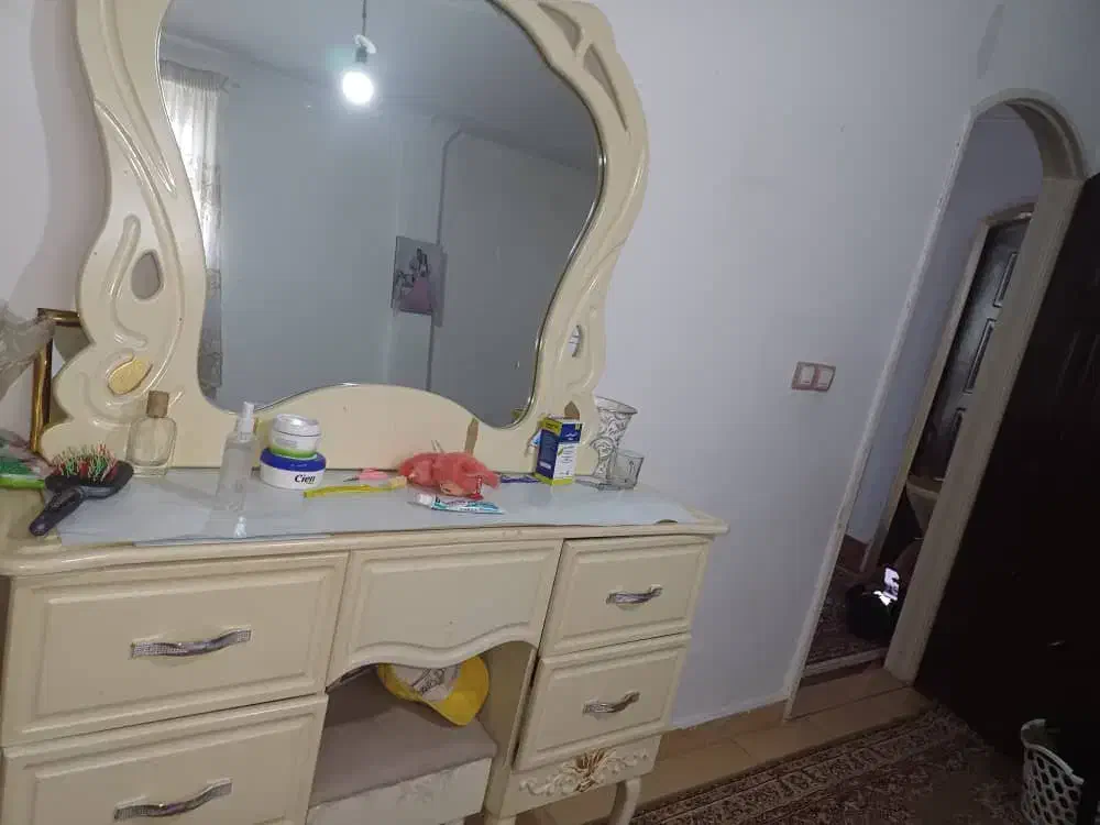 تخت خواب همراه تشک و میزآرایش|تخت و صندلی بچه|کوهدشت, |دیوار