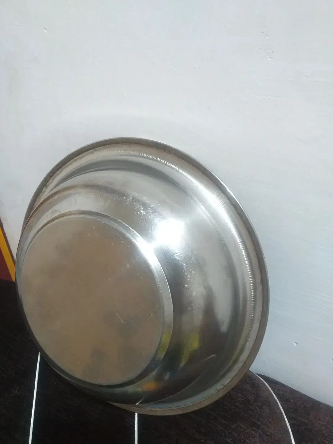 باسلام یک چوب لواسی ویک لگن قدیمی فروشی|کلکسیون اشیاء عتیقه|بروجرد, |دیوار