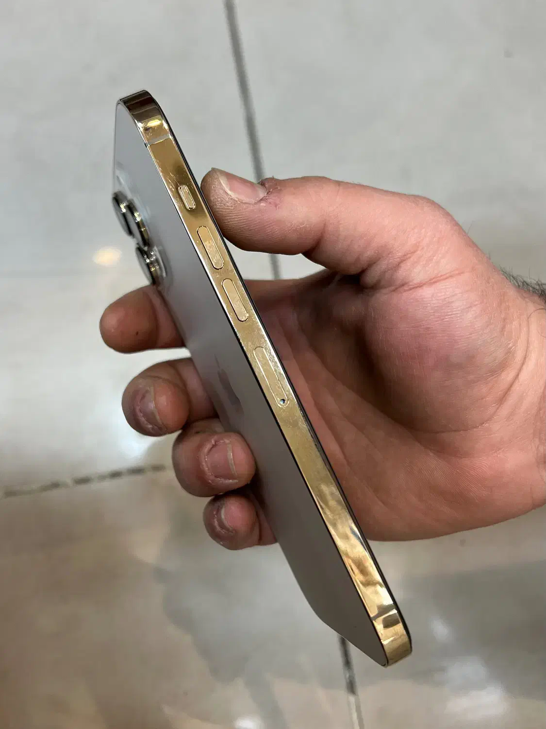 ایفون ۱۳پرومکس در حد|موبایل|میانه, |دیوار