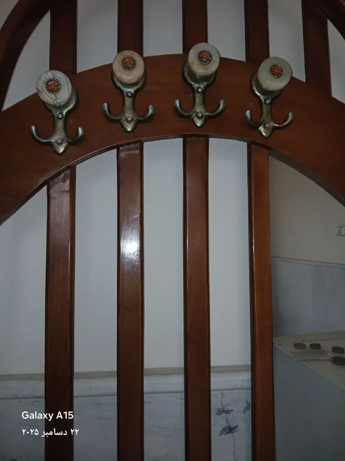 کمد آویز لباس چوبی آینه دار|جاکفشی، کمد، دراور|تهران, هاشم‌آباد|دیوار