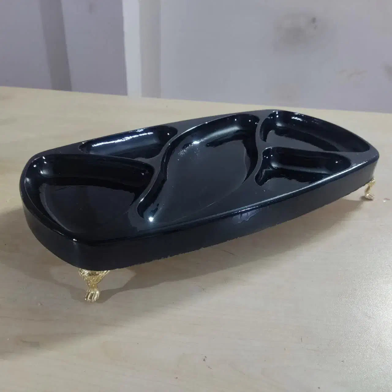 ظروف پذیرایی|ظروف سرو و پذیرایی|نیشابور, بزرگمهر|دیوار