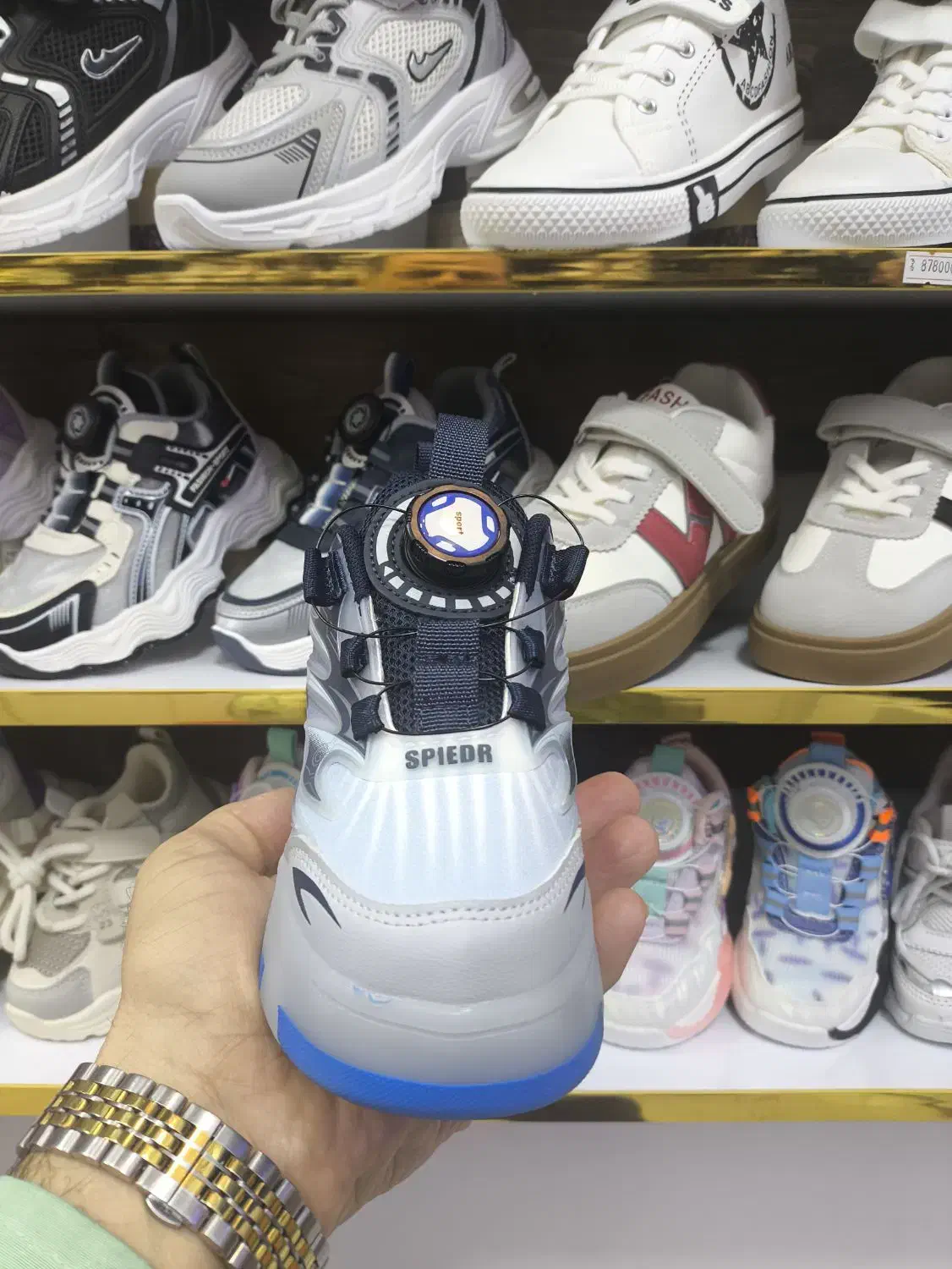 کتونی اسکیتی|دوچرخه، اسکیت، اسکوتر|پرند, فاز ۳|دیوار