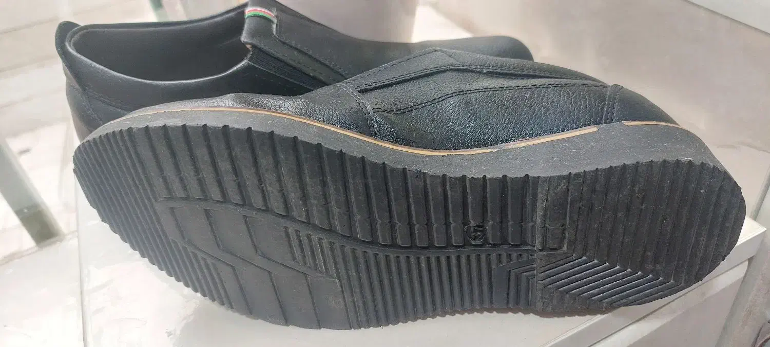 کفش درحدنو|کیف، کفش، کمربند|قم, هفت تیر|دیوار