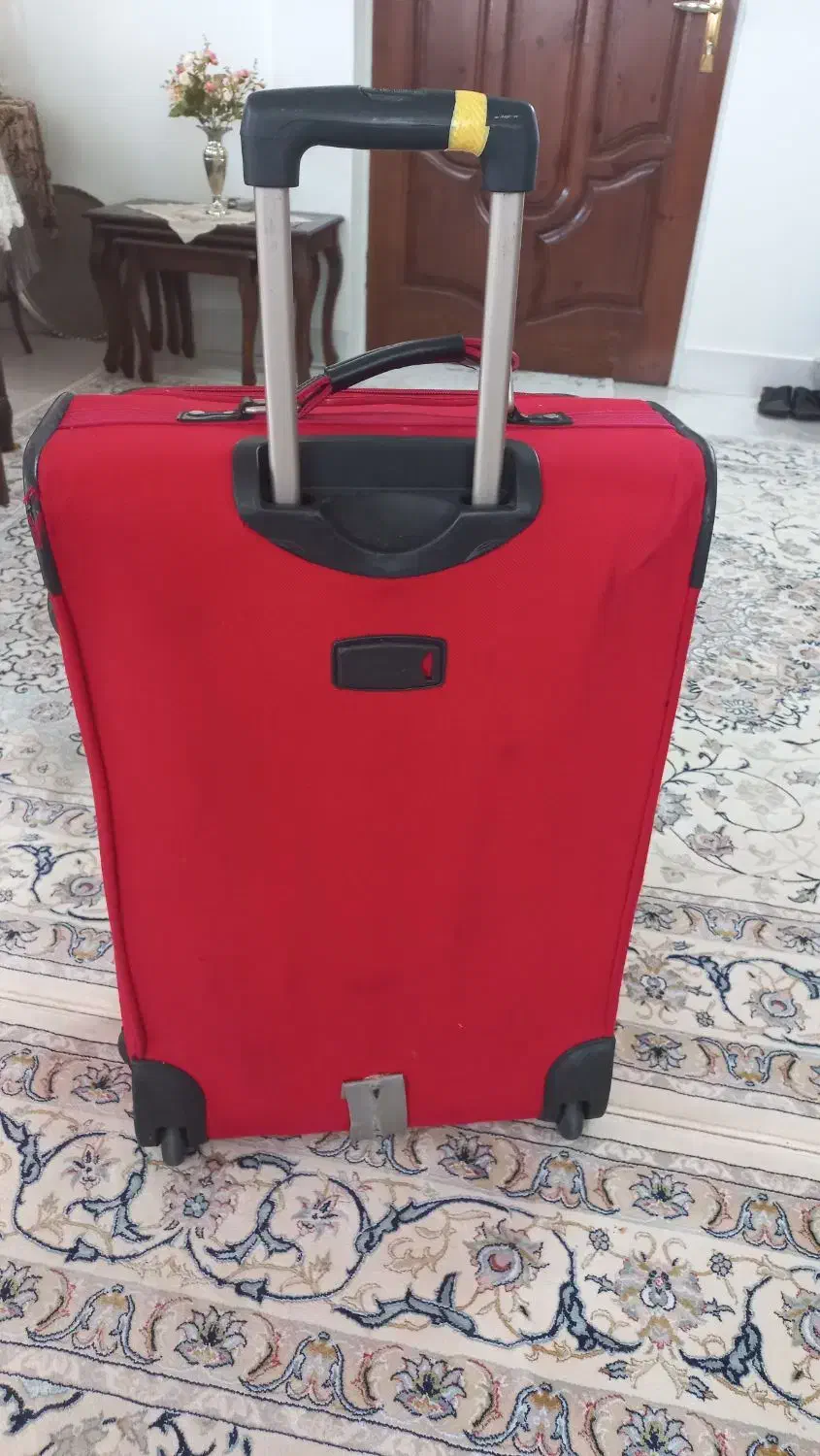 چمدان قرمز|کیف، کفش، کمربند|بروجرد, |دیوار