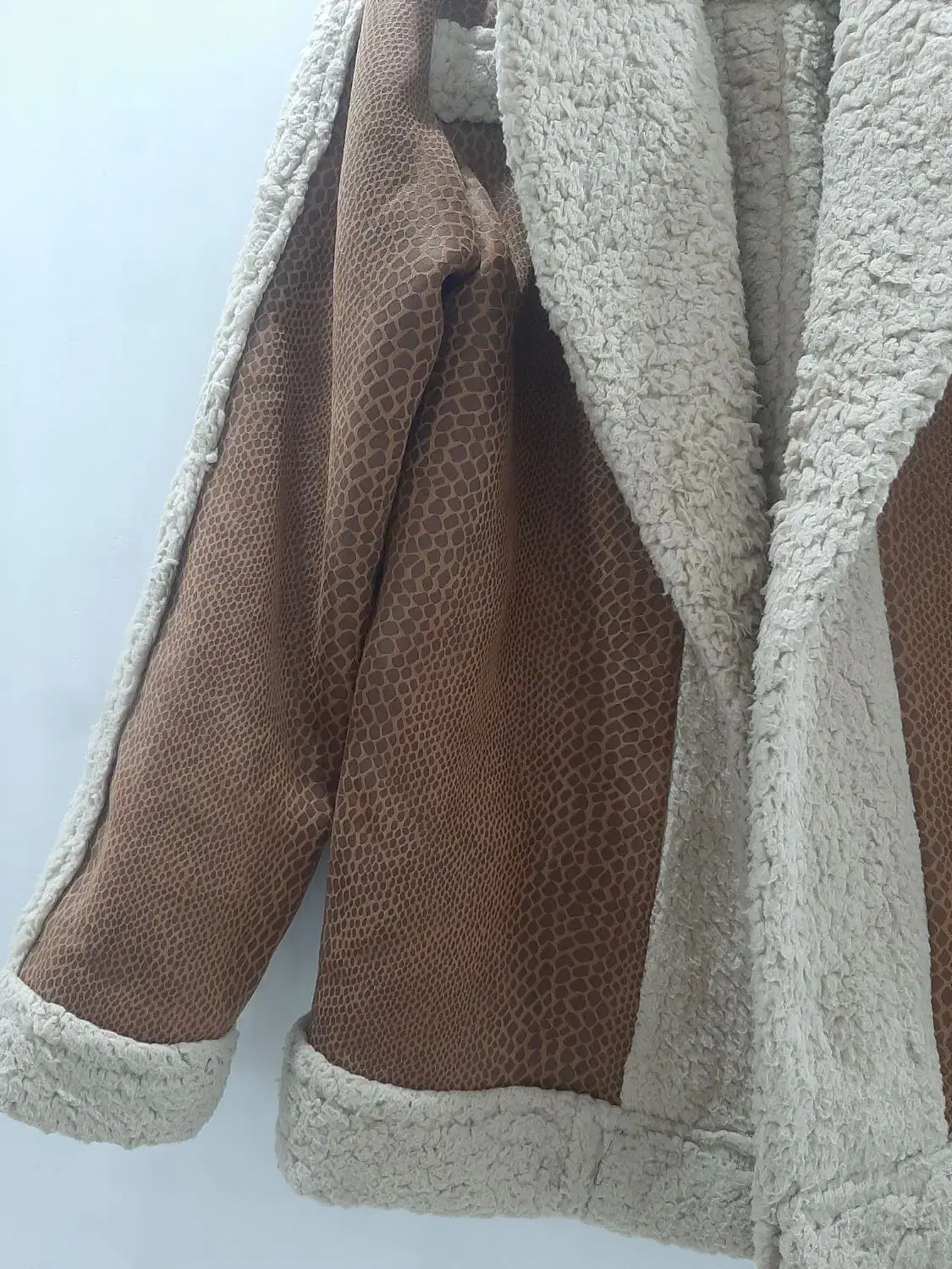 پالتو|لباس|قرچک, پویینک|دیوار