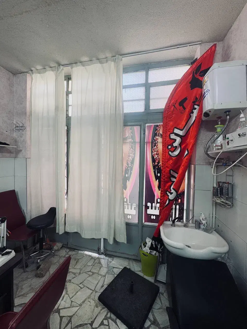 مغازه ۱۲ متری خیابان حافظ|اجارهٔ مغازه و غرفه|محمدشهر, محمدشهر|دیوار