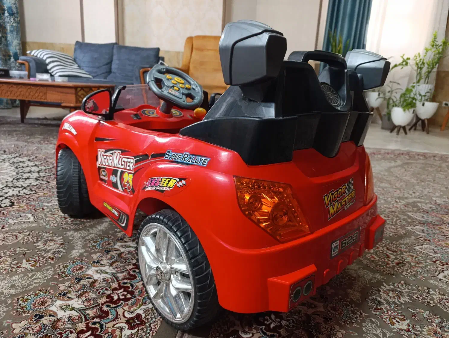 ماشین شارژی سالم سالم و آماده استفاده سفارش اروپا|اسباببازی بچه|شیراز, کاراندیش|دیوار