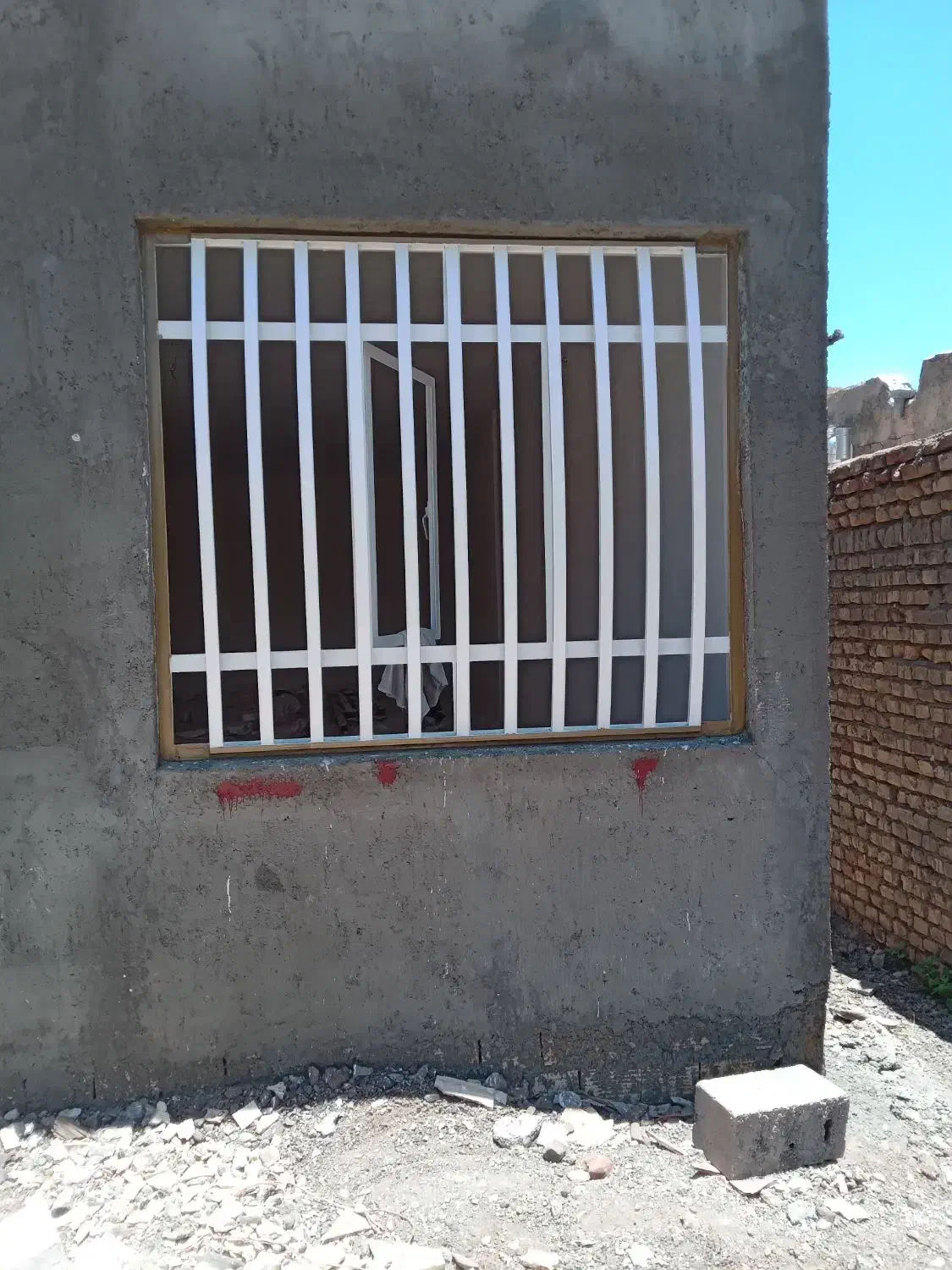 رنگ کاری ساختمان پذیرفته میشود|خدمات پیشه و مهارت|بم, |دیوار