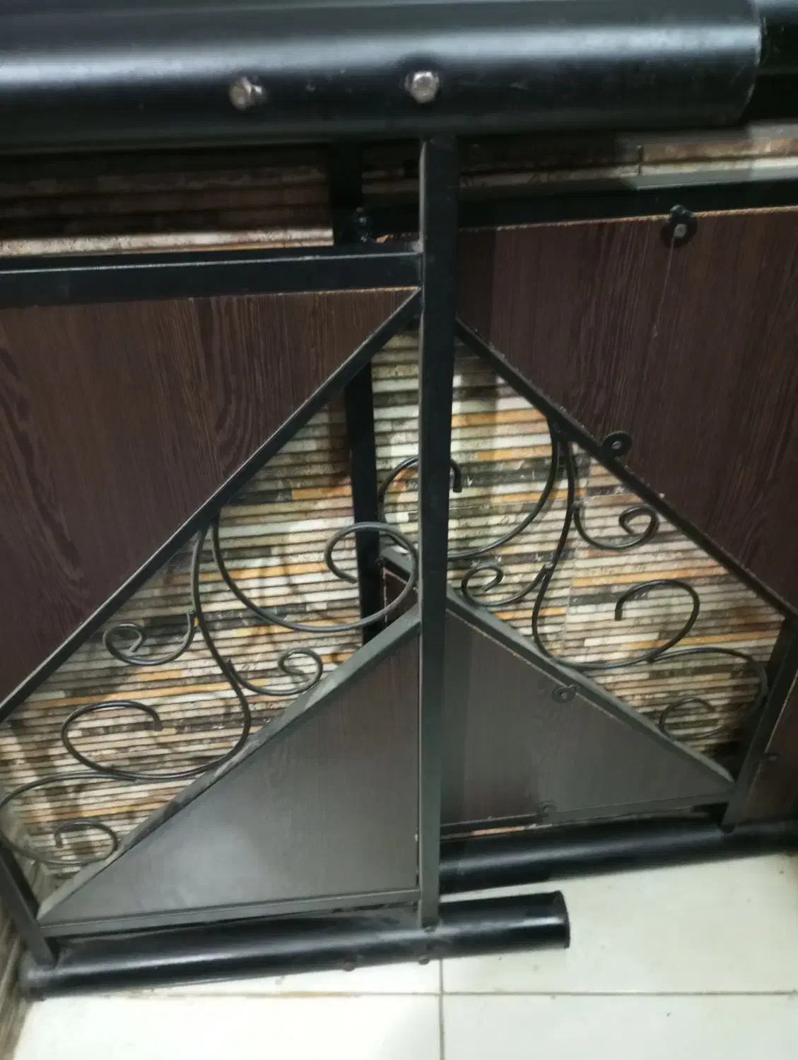 تخت تک نفره فرفوژه چوب|تخت و سرویس خواب|شیراز, دلجو|دیوار