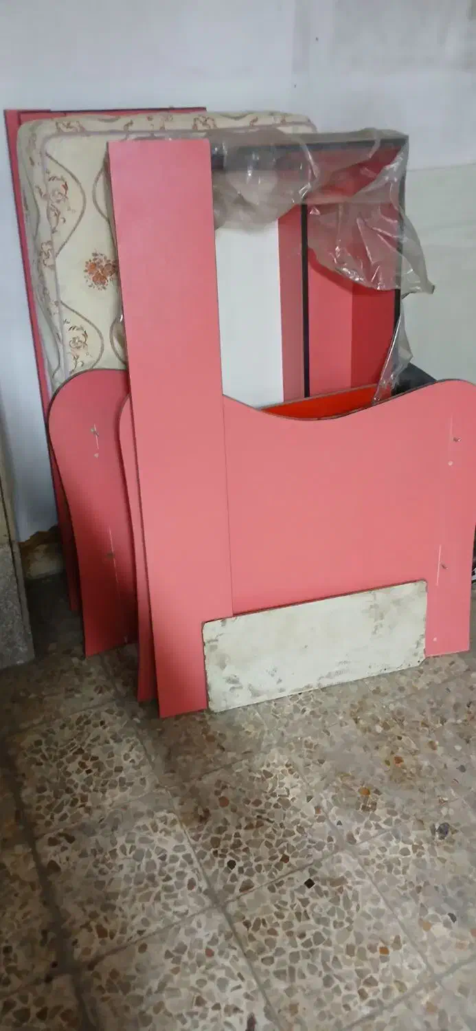 تخت وگهواره ودوچرخه|تخت و صندلی بچه|تهران, مقدم|دیوار