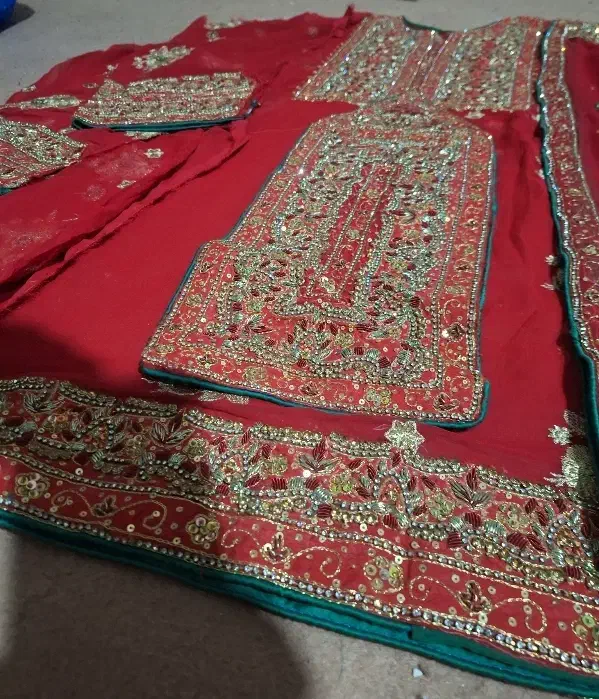 لباس مجلسی|لباس|سراوان, |دیوار