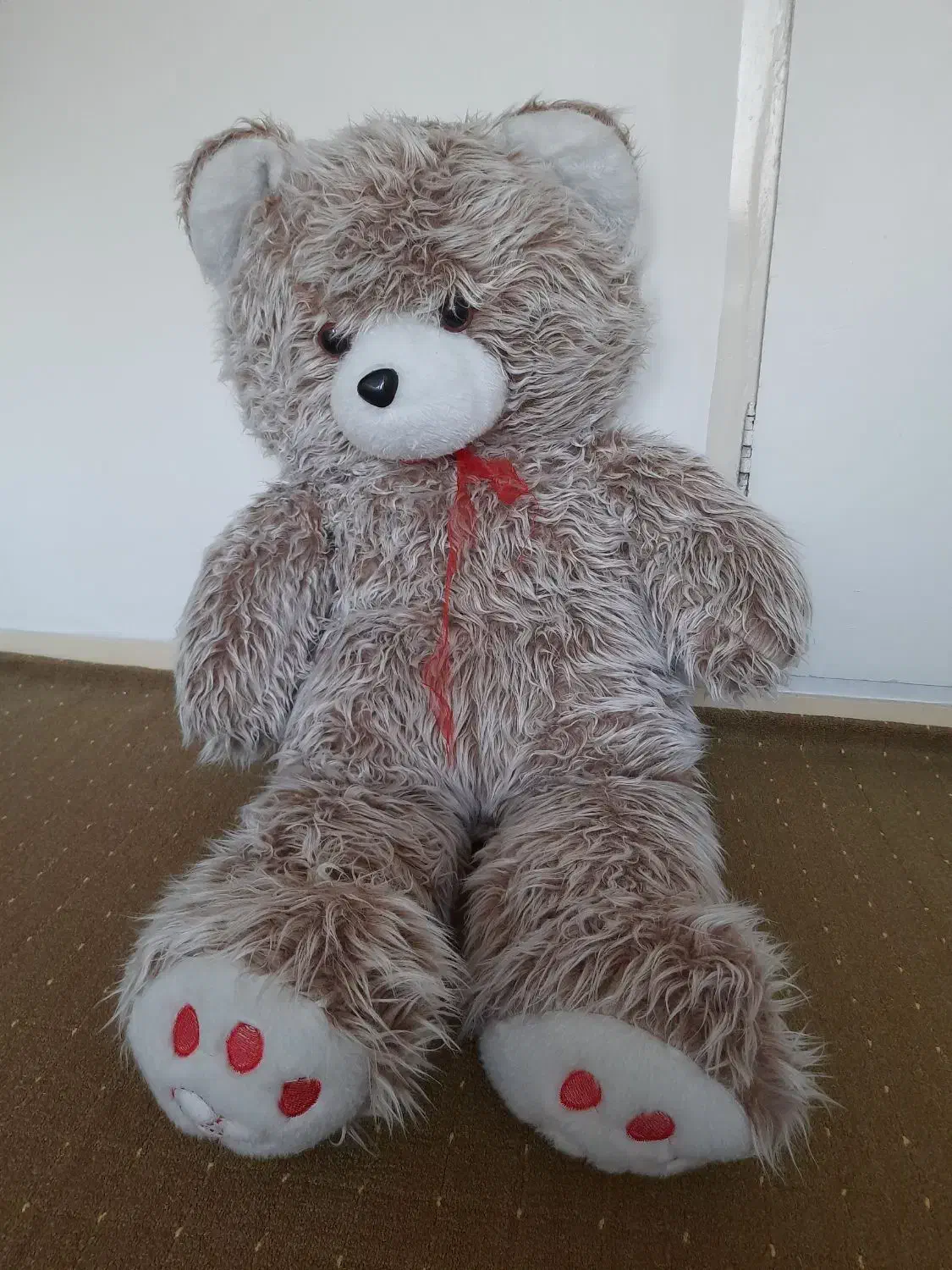 خرس بزرگ عروسکی|اسباب‌بازی بچه|اندیشه, اندیشه فاز ۱|دیوار