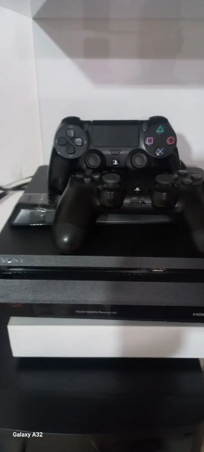 ps4 صونی در حد نو با ده تا بازی دو دسته فابریکی|کنسول، بازی ویدئویی و آنلاین|تاکستان, |دیوار