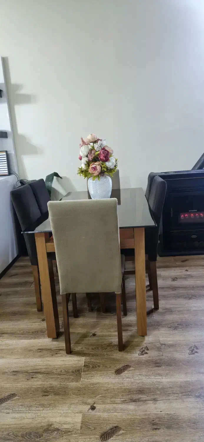 میز نهار خوری شیک|میز و صندلی غذاخوری|مشهد, مشکینی (شهرک غرب)|دیوار