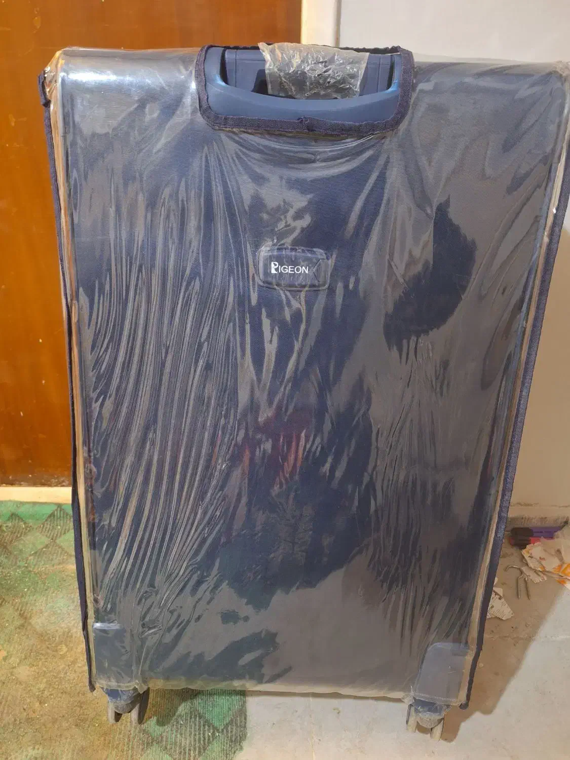 چمدان مسافرتی برزنتی سورمه ای رنگ|کیف، کفش، کمربند|کرمان, |دیوار