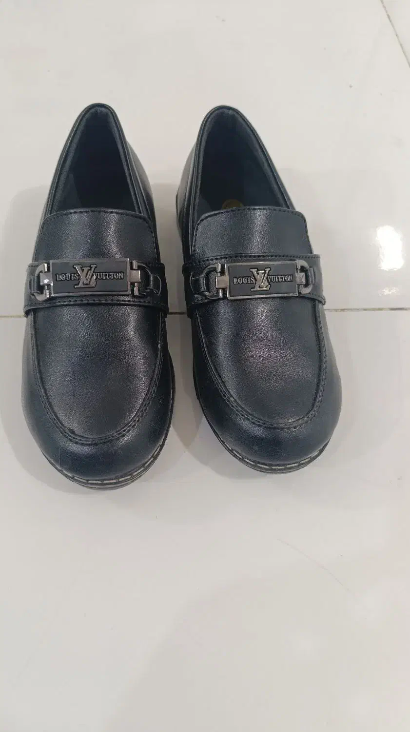 کفش بچگانه|کفش و لباس بچه|نیشابور, خط کاشمر|دیوار