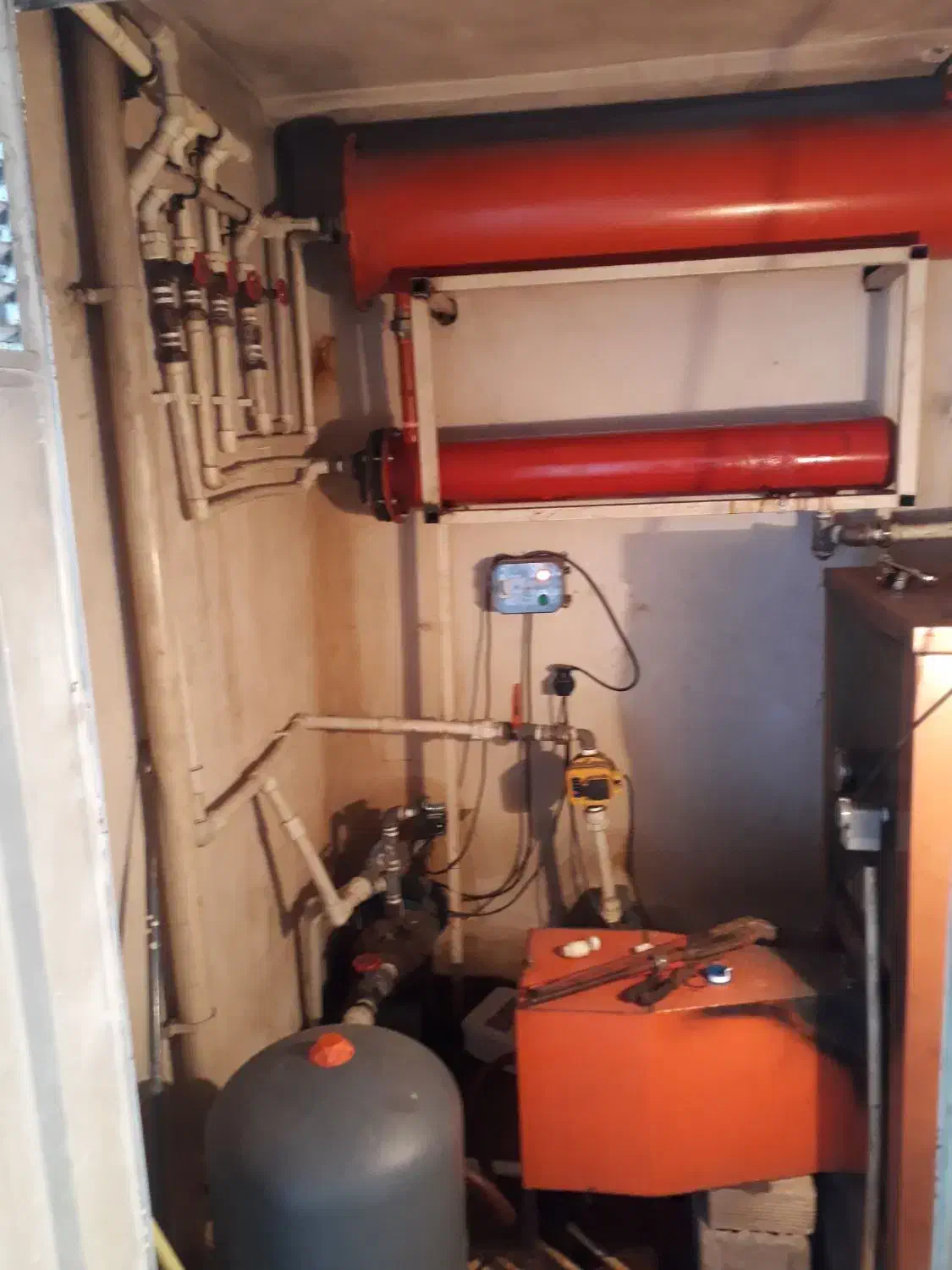 لوله کشی تاسیسات پمپ آب|خدمات پیشه و مهارت|رشت, یخسازی|دیوار