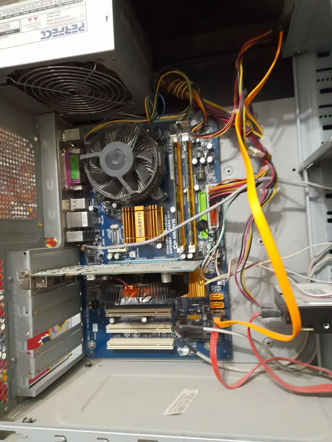 کیس و میز کامپیوتر|رایانه رومیزی|دهاقان, |دیوار