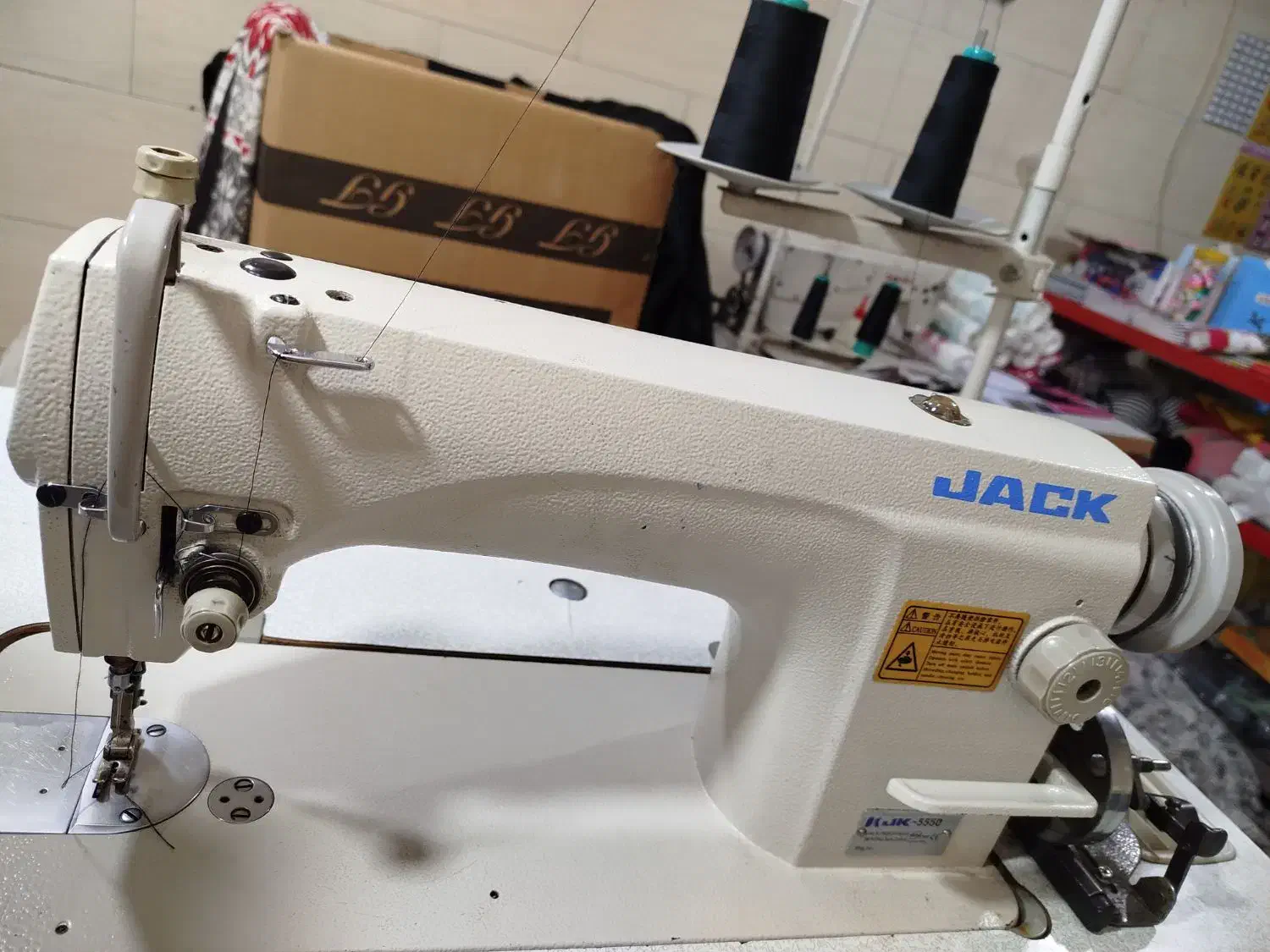 چرخ خیاطی صنعتی|چرخ خیاطی و ریسندگی|بروجرد, |دیوار