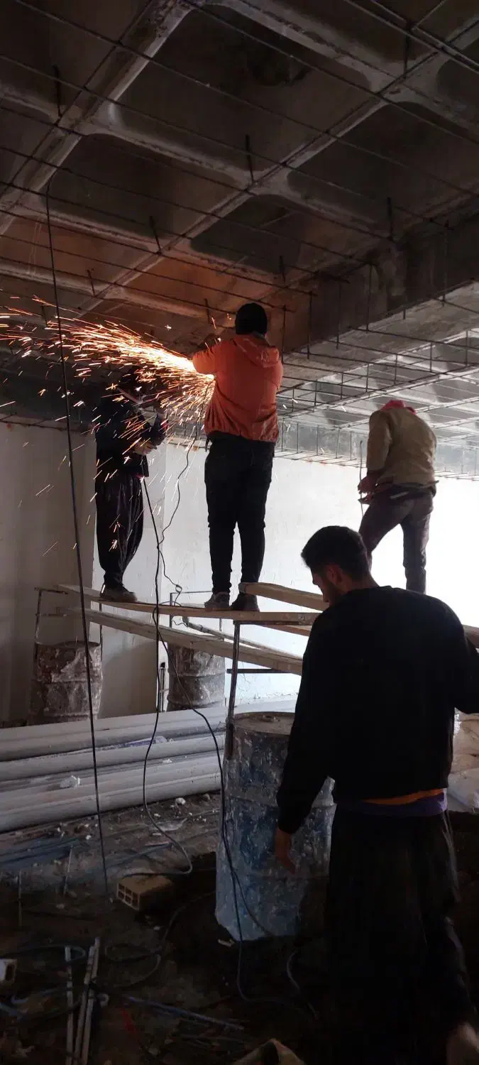 به تعدادی کارگر ساده نیازمندیم|استخدام معماری، عمران و ساختمانی|محمدیه-قزوین, |دیوار