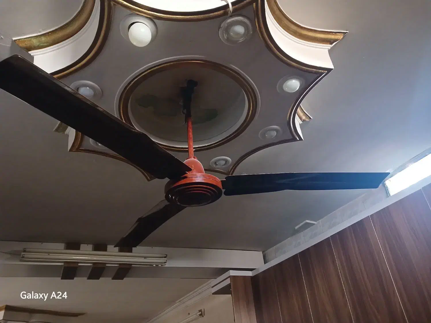 پنکه سقفی سانی|پنکه و تصفیهکنندهٔ هوا|ورامین, ورامین|دیوار