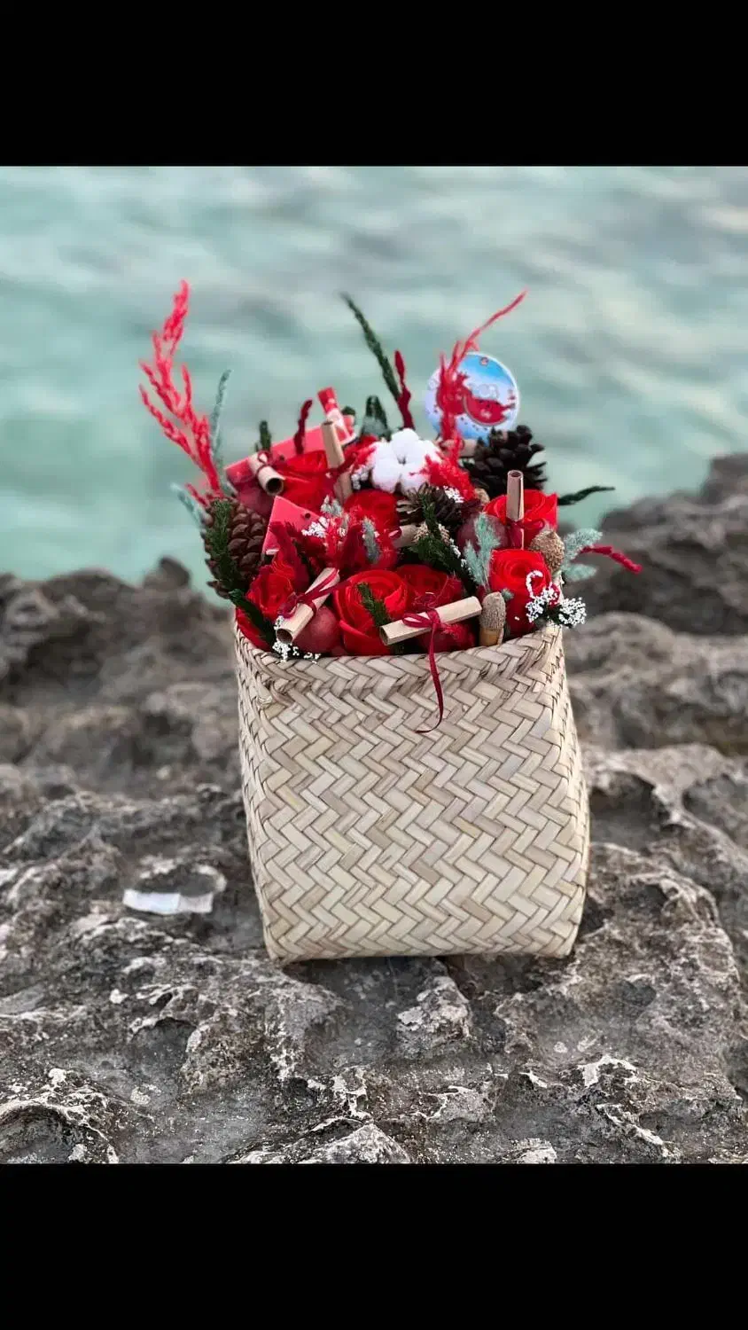 گل یلدا|گل مصنوعی|کیش, |دیوار