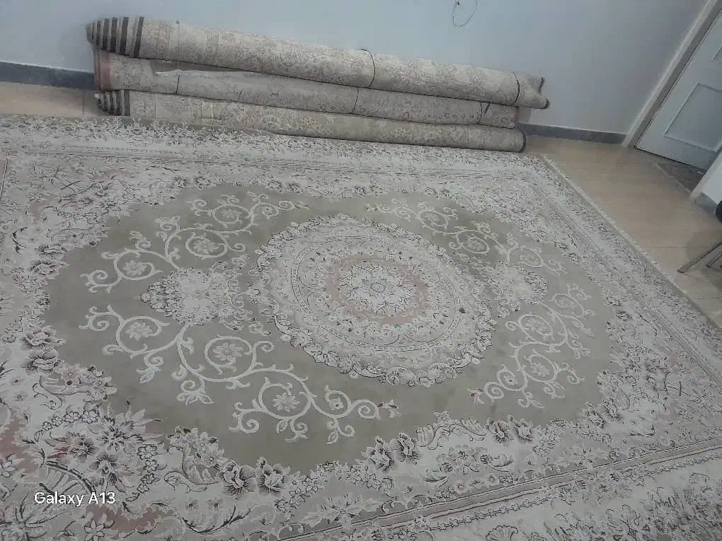 فرش دوازده متری چهار تخته دست دوم|فرش|اصفهان, لاله|دیوار