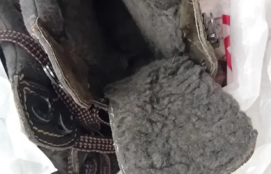 کفش پوتین خارجی پشمی گرم|کیف، کفش، کمربند|ری, اقدسیه|دیوار