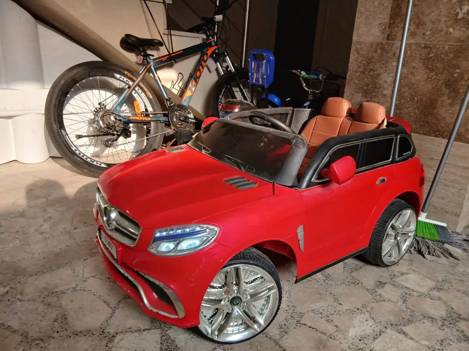 ماشین شارژی بسیار تمیز و سالم|اسباب و اثاث بچه|رشت, باهنر|دیوار