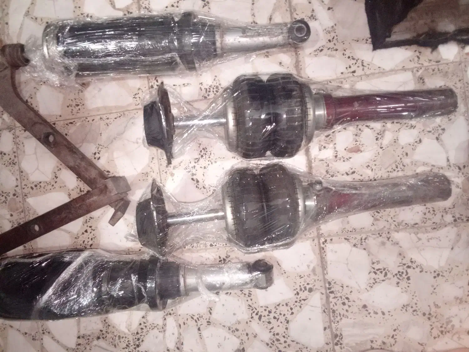 پنوماتیک آماده نصب|قطعات یدکی و لوازم جانبی|اصفهان, قائمیه|دیوار