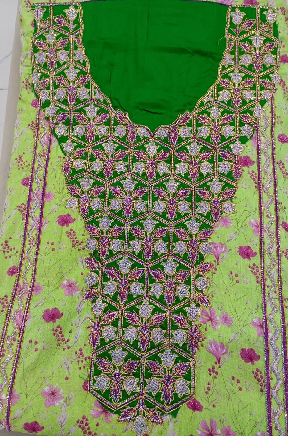 لباس کار شده نگینی|لباس|بندرعباس, |دیوار