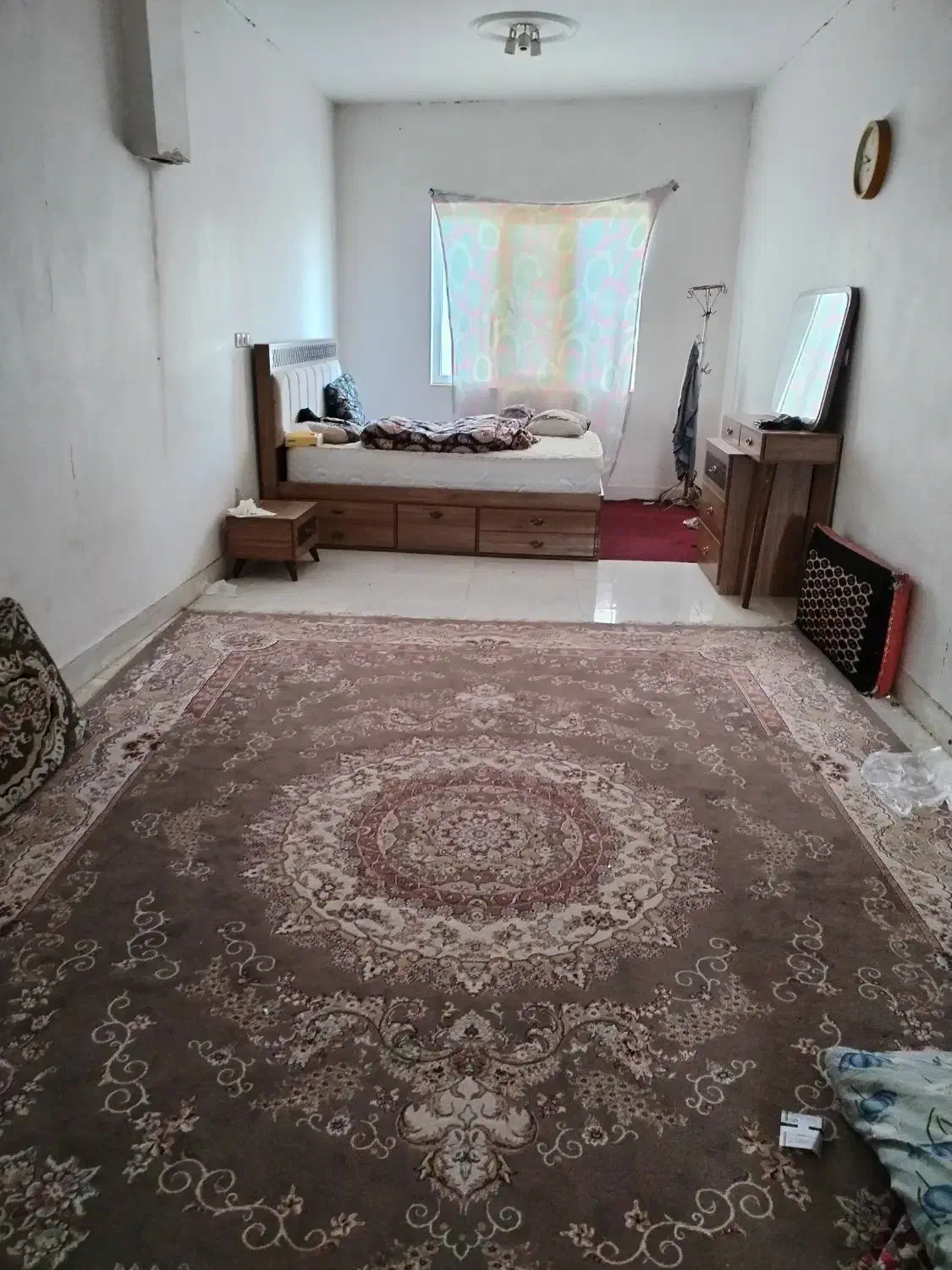 مقداری وسایل خانه جهت فروش به صورت یکجا|فرش|قائن, |دیوار