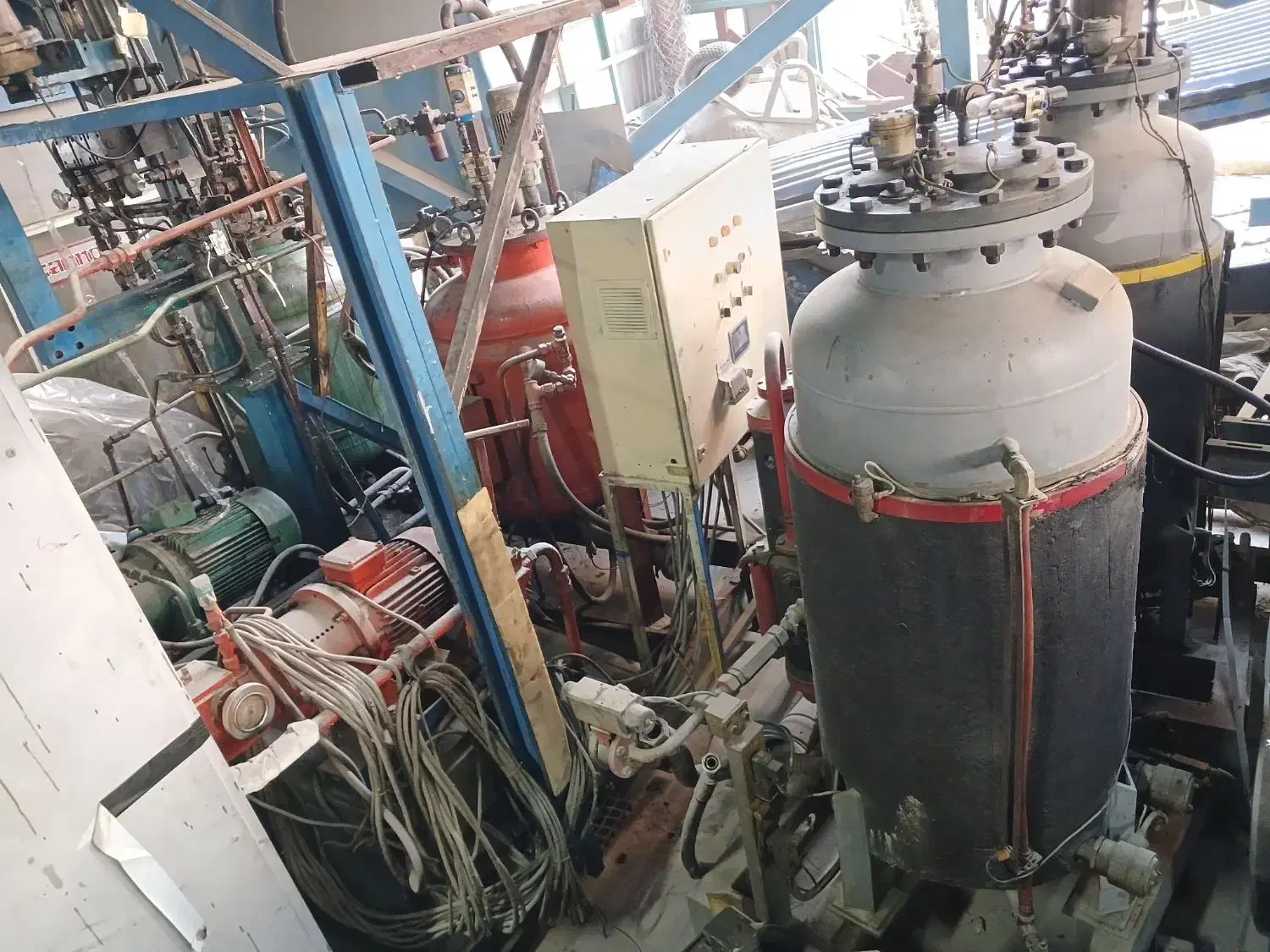 دستگاه تزریق فوم|ماشین‌آلات صنعتی|تهران, شهرک استقلال|دیوار