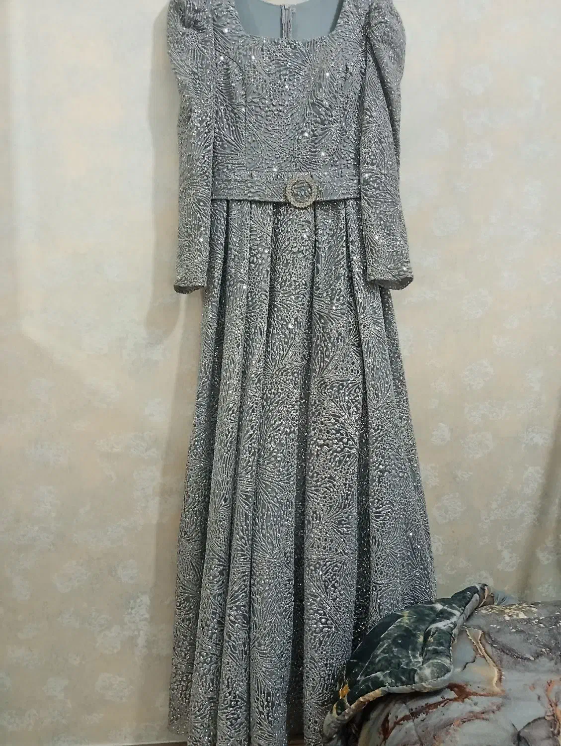 لباس مجلسی|لباس|فردیس, فردیس|دیوار