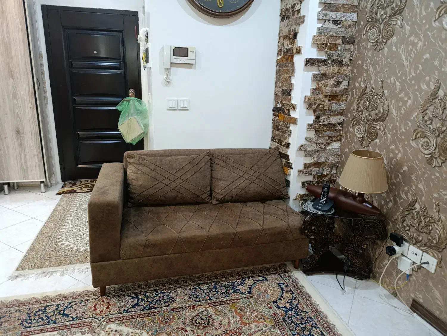 مبلمان نیم ست نو|مبلمان خانگی و میز عسلی|مشکین‌دشت, |دیوار