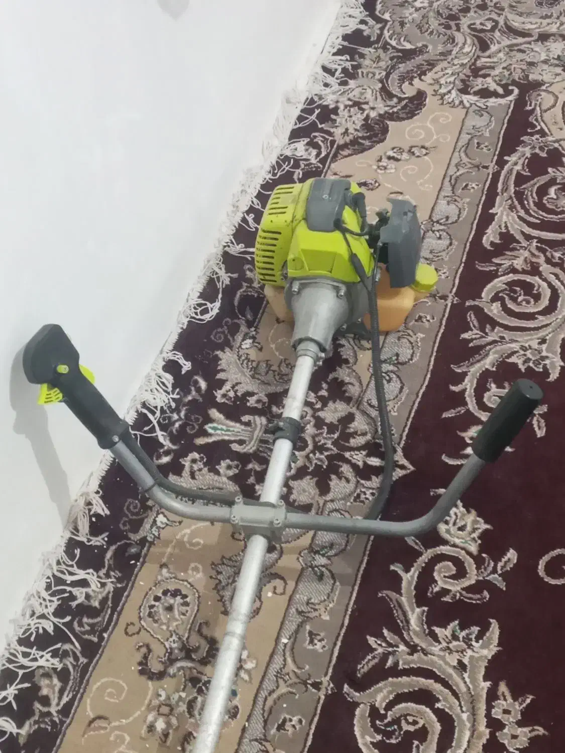 علف زن|ماشینآلات صنعتی|سیلاخور, |دیوار