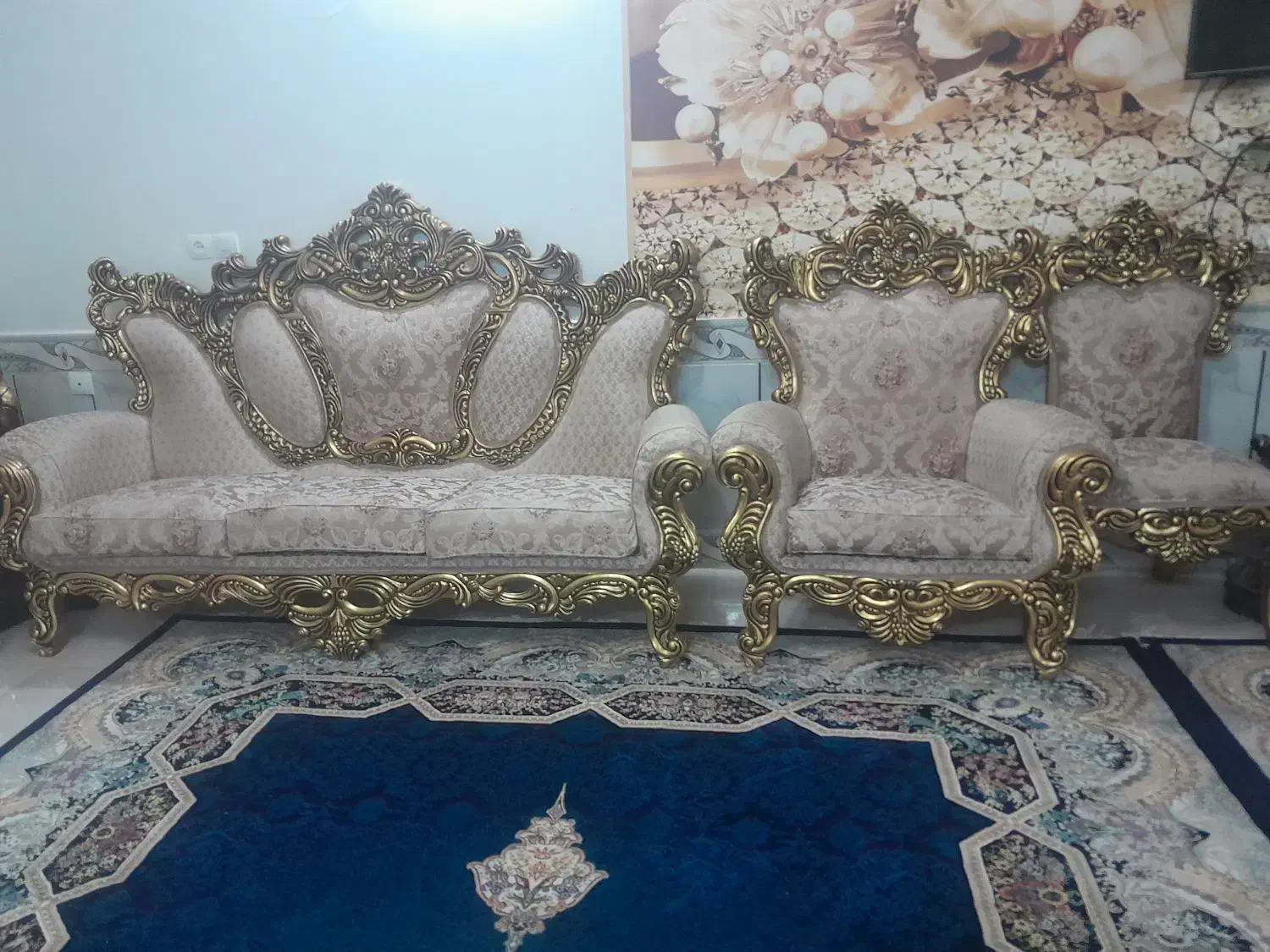 مبل ۹نفره سلطنتی همراه میز|مبلمان خانگی و میز عسلی|تربتحیدریه, فتح المبین|دیوار