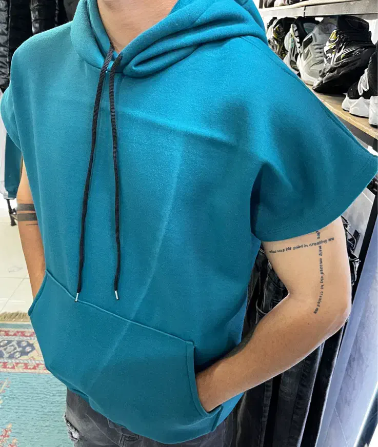 وست و هودی سه نخ|لباس|اصفهان, رکن الدوله شرقی|دیوار