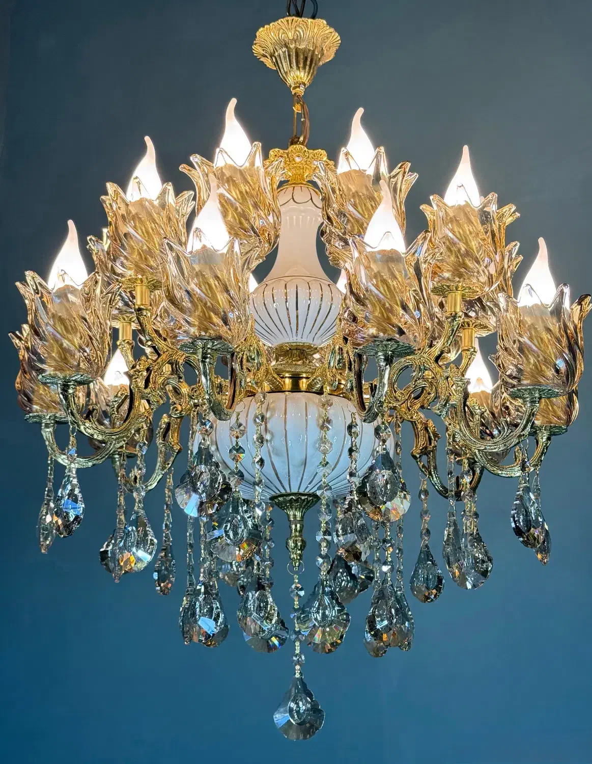 لوستر پرطاوسی شانـ‌ـزده شعله/تعویض لوستر کهنه بانو|لوستر و چراغ آویز|تهران, نعمت‌آباد|دیوار